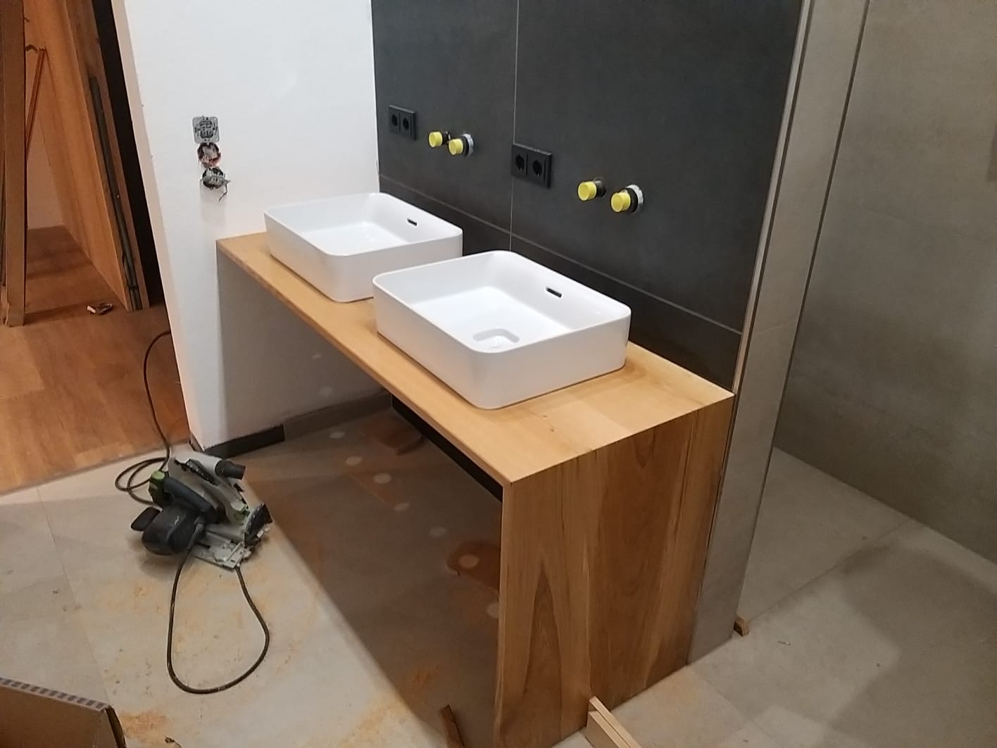 Doppelwaschtisch aus Holz